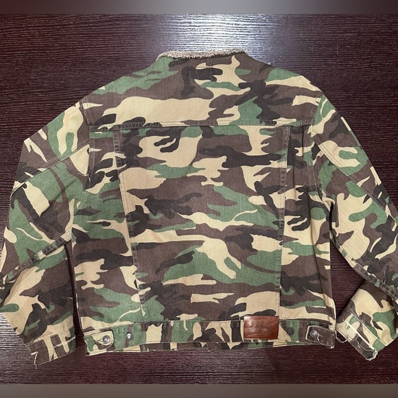 Men’s Xl collarless denim camouflage, fatigue print jacket . - Picture 8 of 9